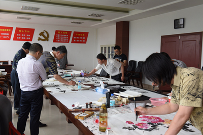 濰坊市文聯(lián)文藝志愿服務(wù)走進安丘山區(qū)，點亮鄉(xiāng)村文藝創(chuàng)作之光